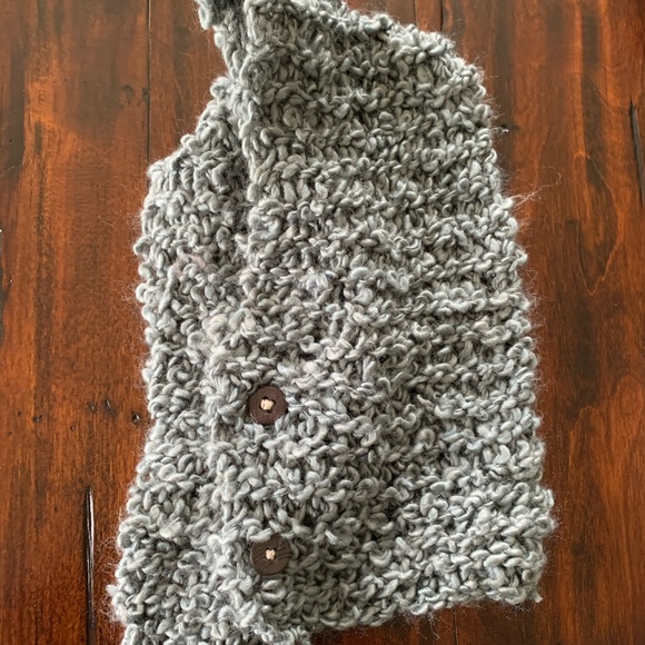 NWT Handmade Gray Cowl Scarf With Buttons - Picture 3 of 5